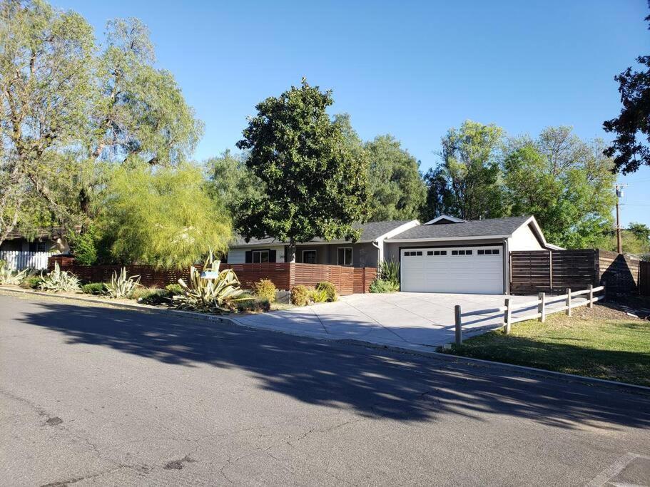 Bouganvilla 4-Bedroom, 2-Baths, Single Family House Thousand Oaks Exterior photo